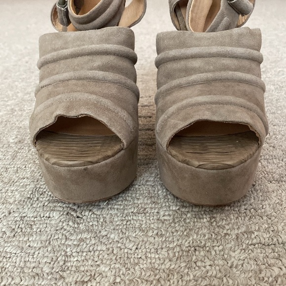 L.A.M.B. Gwen Stefani Suede Cut Out Platform Wedge Sandals Lamb size 8.5 - Picture 6 of 12